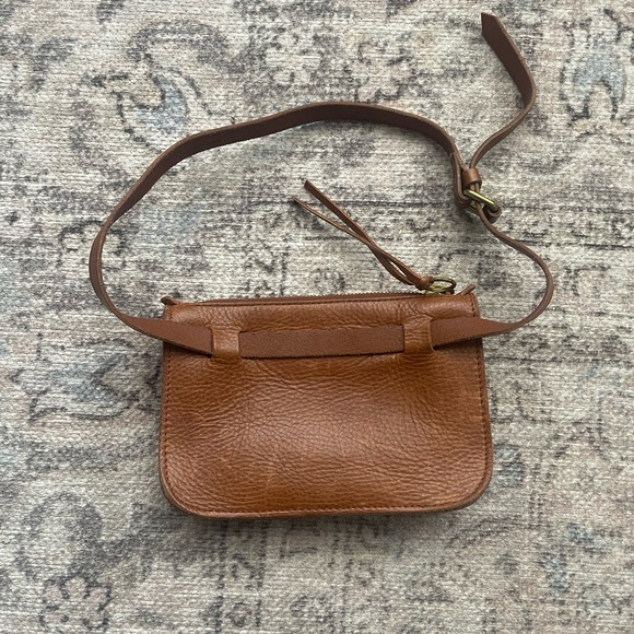 Madewell The Simple Pouch Belt Bag - Picture 3 of 9
